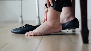 Bệnh phù chân ở người già